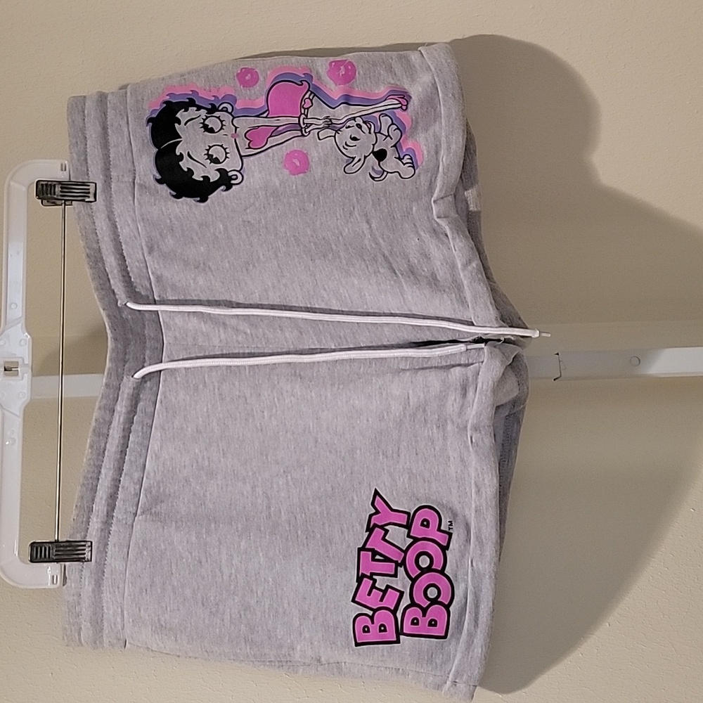 BETTY BOOP HEATHER GREY WOMEN'S FLEECE DRAWSTRING SHORTS WITH CUFFS